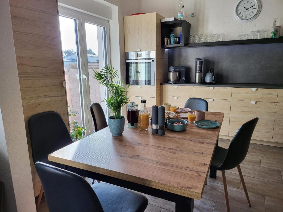 Modernes Behagliches Haus Mit Kamin, Terrasse Und Garten 마그데부르크 외부 사진